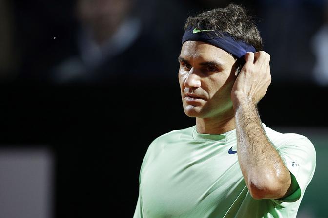 Federer tira un sospiro di sollievi: il primo set  suo. Eidon